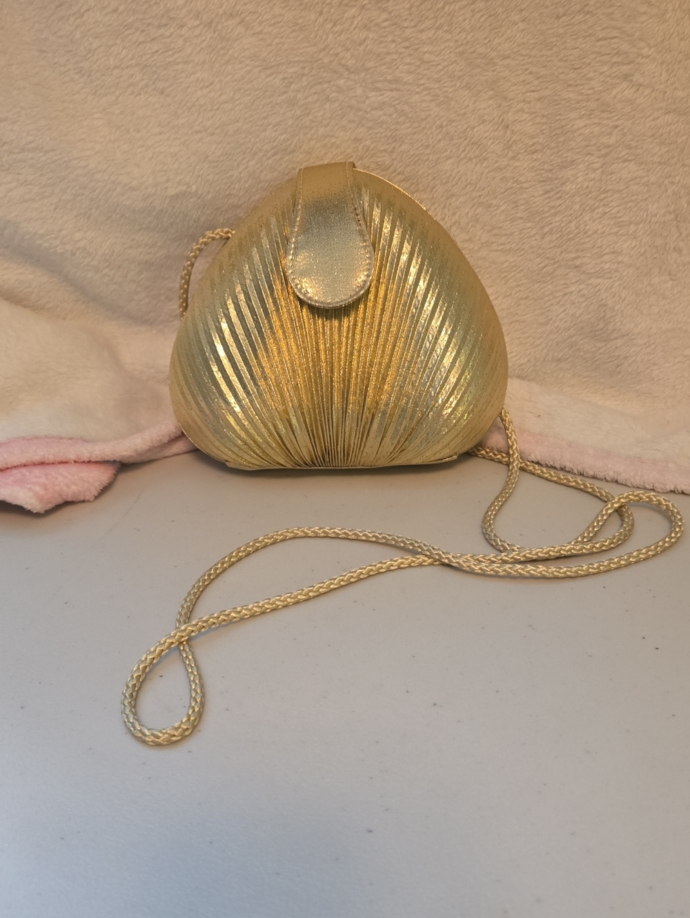 Vintage Inspired Gold Pleated Clamshell Evening Bag Metallic Lamé Crossbody
